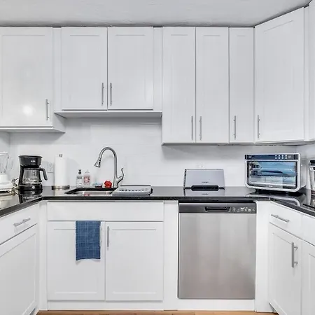 Pet Friendly Pool Home In Hollywood 8 Min To Beach